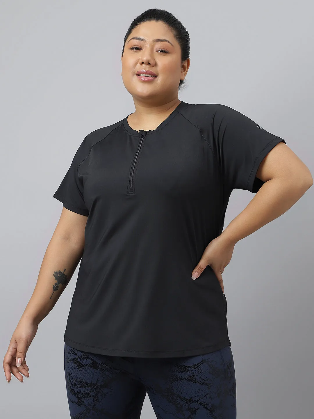 Fitkin Plus Size Black Front Zipper Short Sleeve Training Tshirt