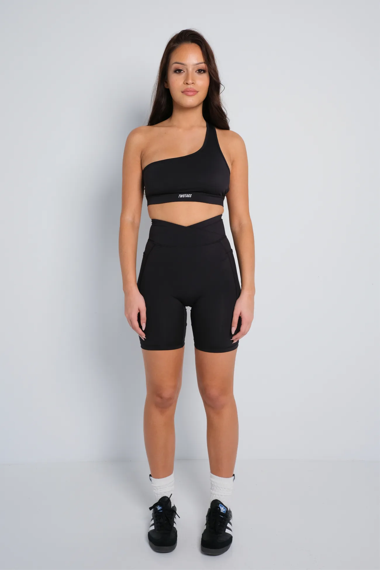 Movement Cross Over Pocket Biker Shorts - Black